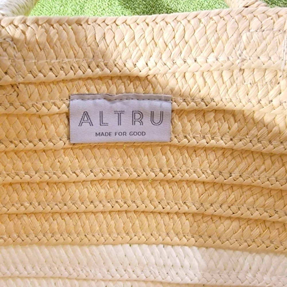 (J8) Altru bag with blue tassel - Picture 3 of 5